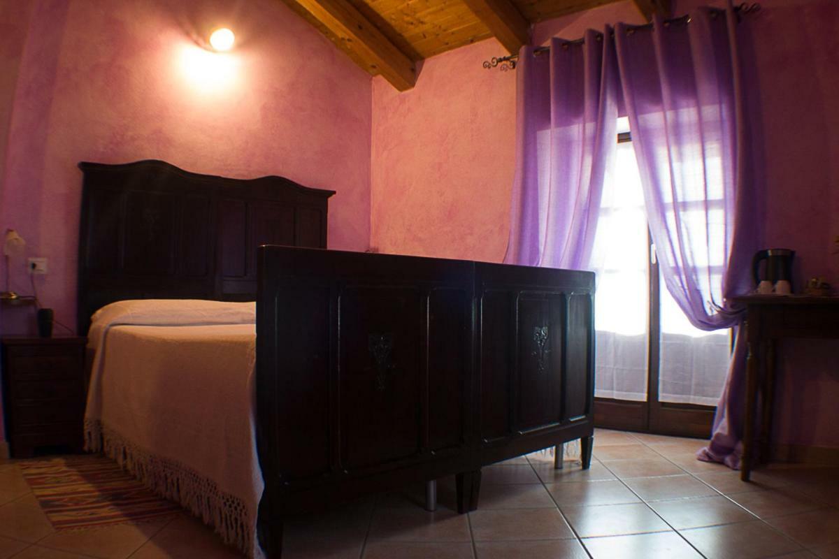 Agriturismo La Ca Veja Monforte dʼAlba المظهر الخارجي الصورة